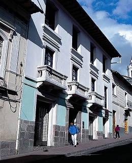 Casa de los Siete Patios [39 viviendas, Quito]