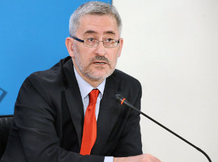 Antonio Ávila durante un Consejo de Gobierno