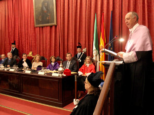 El consejero de Economía, Antonio Ávila, durante la inauguración del curso acadé