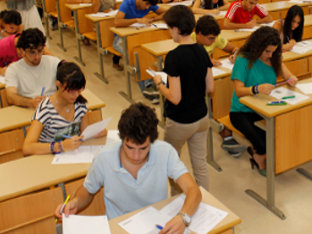 Estudiantes andaluces se examinan de la segunda fase de Selectividad