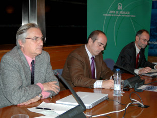 Representantes de la OCDE y del Gobierno regional andaluz.