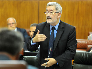 Antonio Ávila, consejero de Economía, Innovación y Ciencia, en el Parlamento