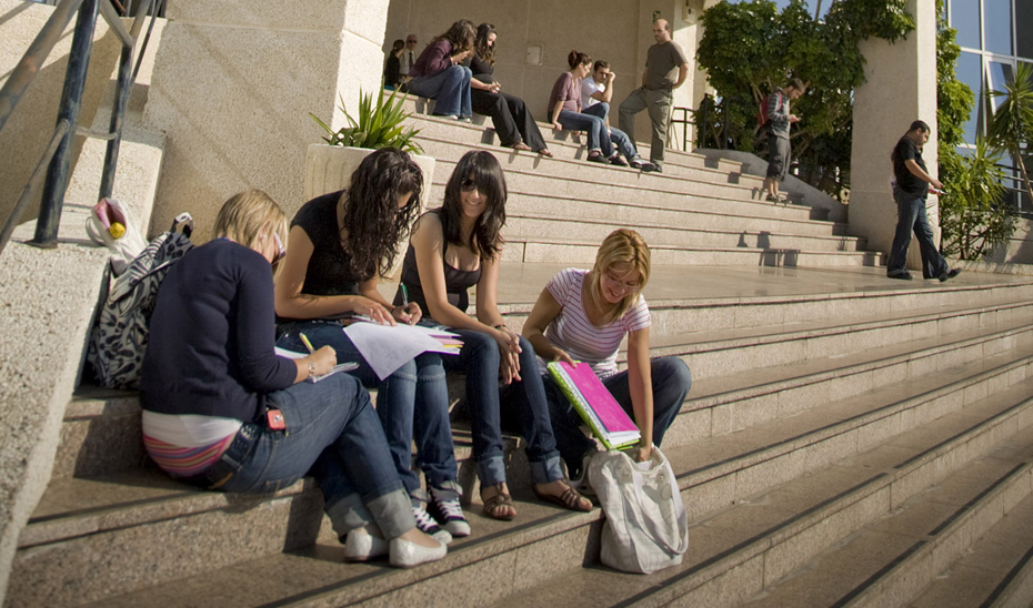 Las Ingenierías y Ciencias de la Salud ofrecen más oportunidades de encontrar empleo en Andalucía tras culminar los estudios