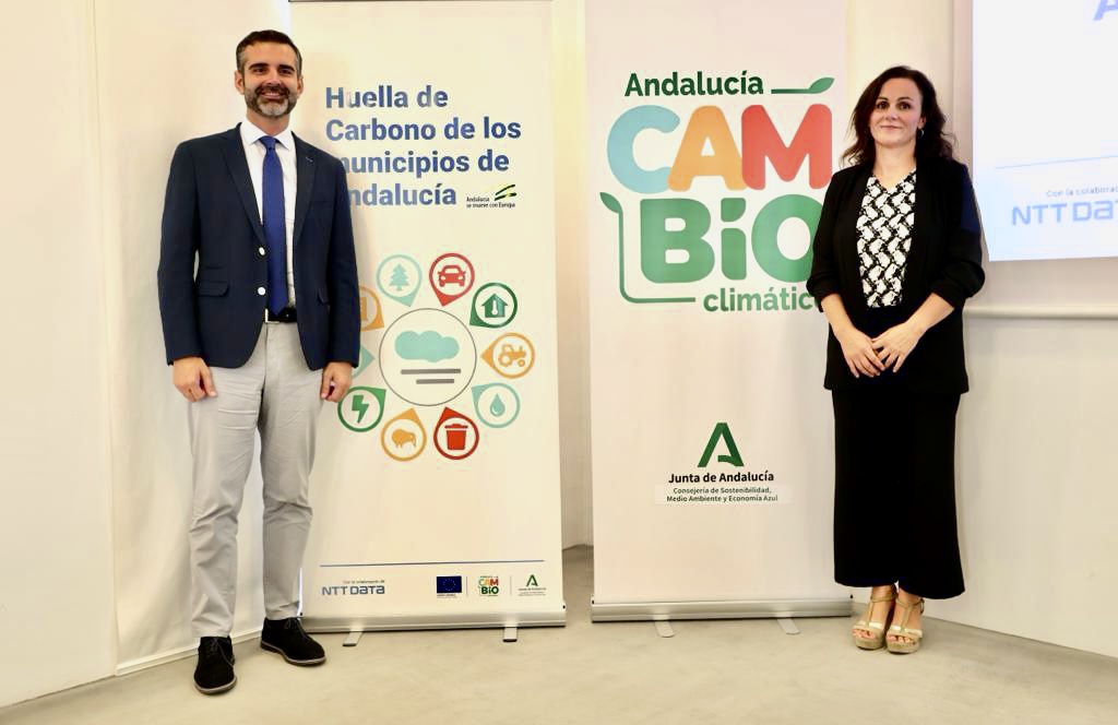 El consejero Ramón Fernández-Pacheco y la directora general de Sostenibilidad Ambiental y Cambio Climático, María López Sanchís.