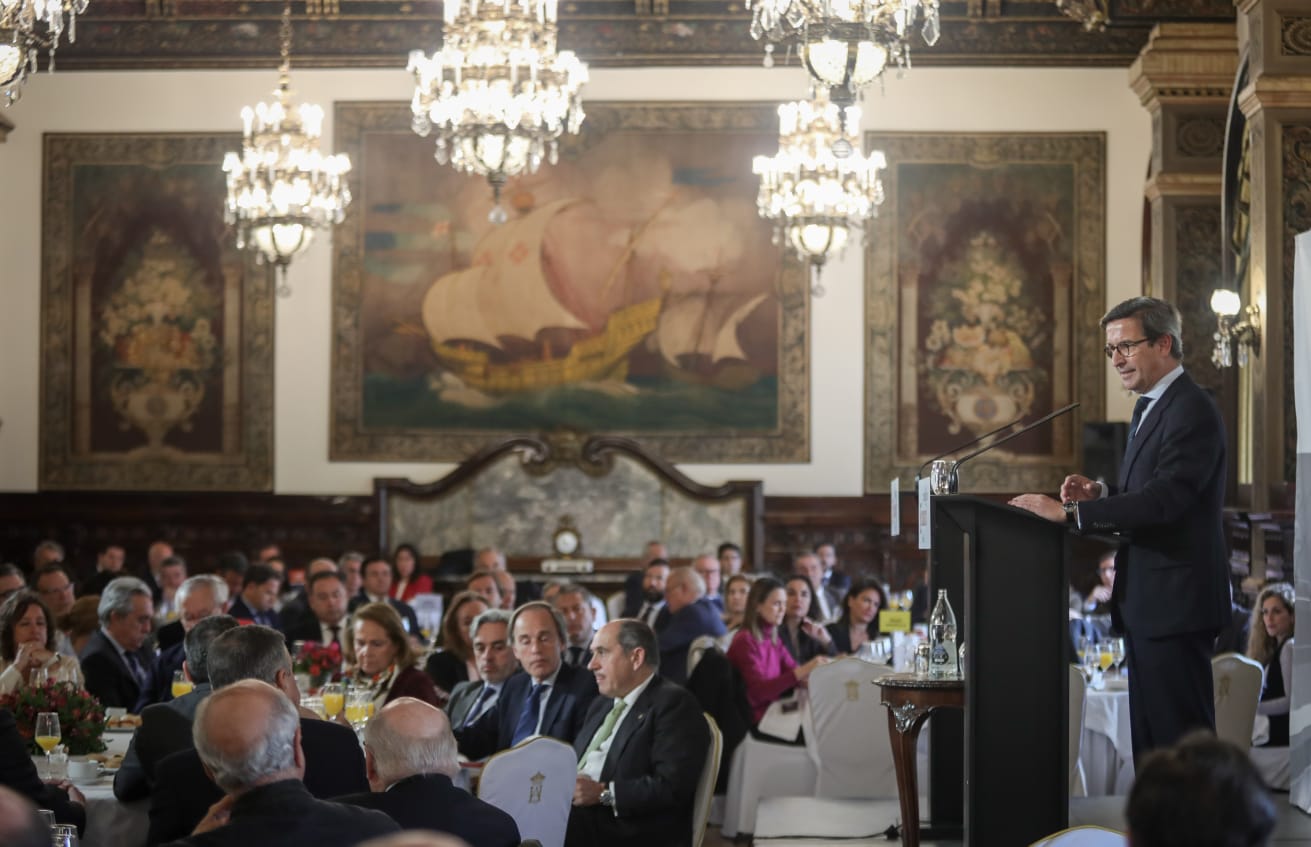 El consejero de Política Industrial y Energía, Jorge Paradela, en el encuentro empresarial organizado por la Cámara de Comercio de Sevilla.