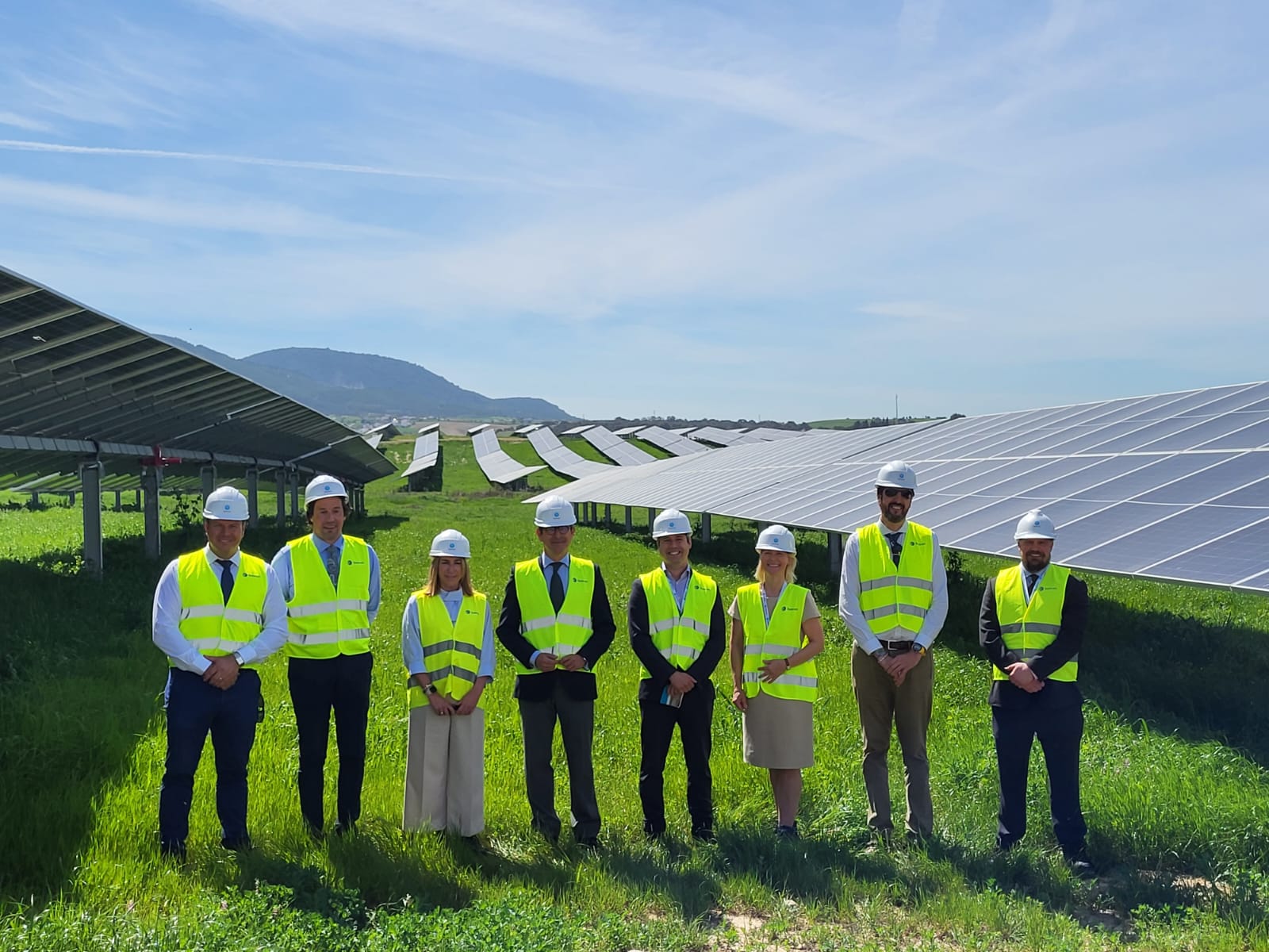 El consejero de Política Industrial y Energía, Jorge Paradela, inaugura cuatro nuevas plantas solares en la provincia de Cádiz.