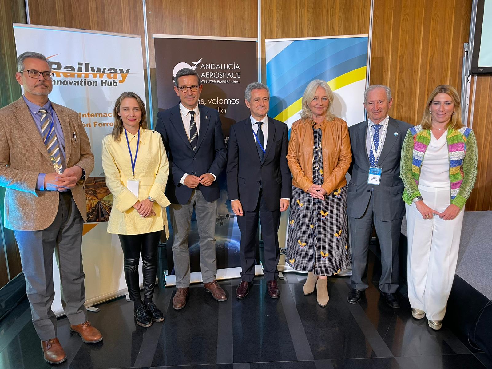 El consejero de Política Industrial y Energía, Jorge Paradela, en el II Encuentro de Clústeres Aeroespacial, Ferroviario y Naval.