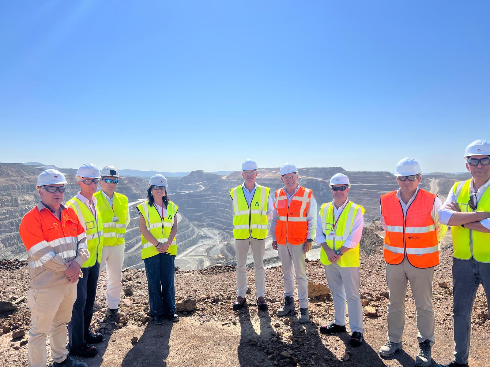 El consejero Jorge Paradela, durante su visita a la Mina de Riotinto de Atalaya Mining en Huelva. 