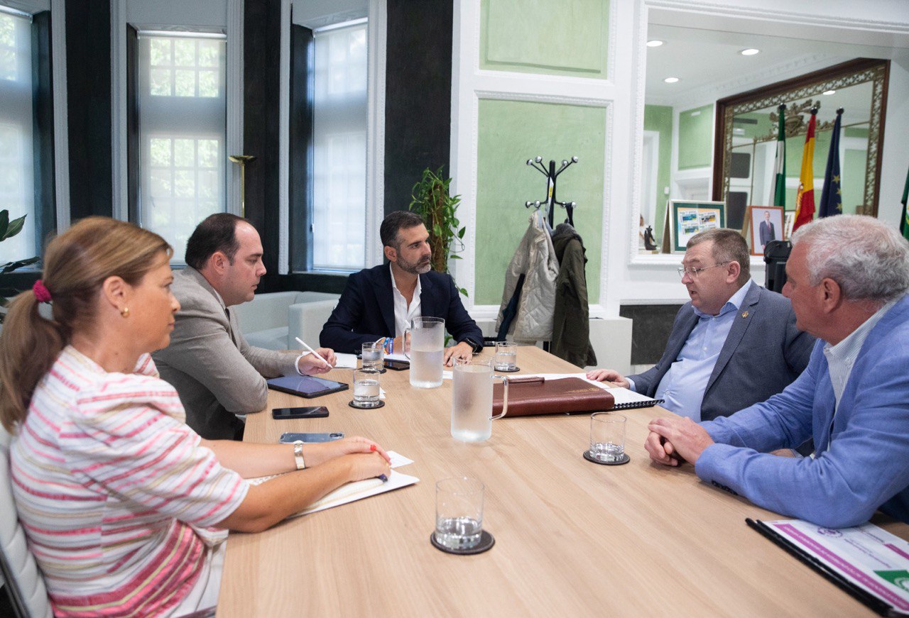 Reunión entre los representaes de la consejería de SMAEA y el Colegio de Ingenieros