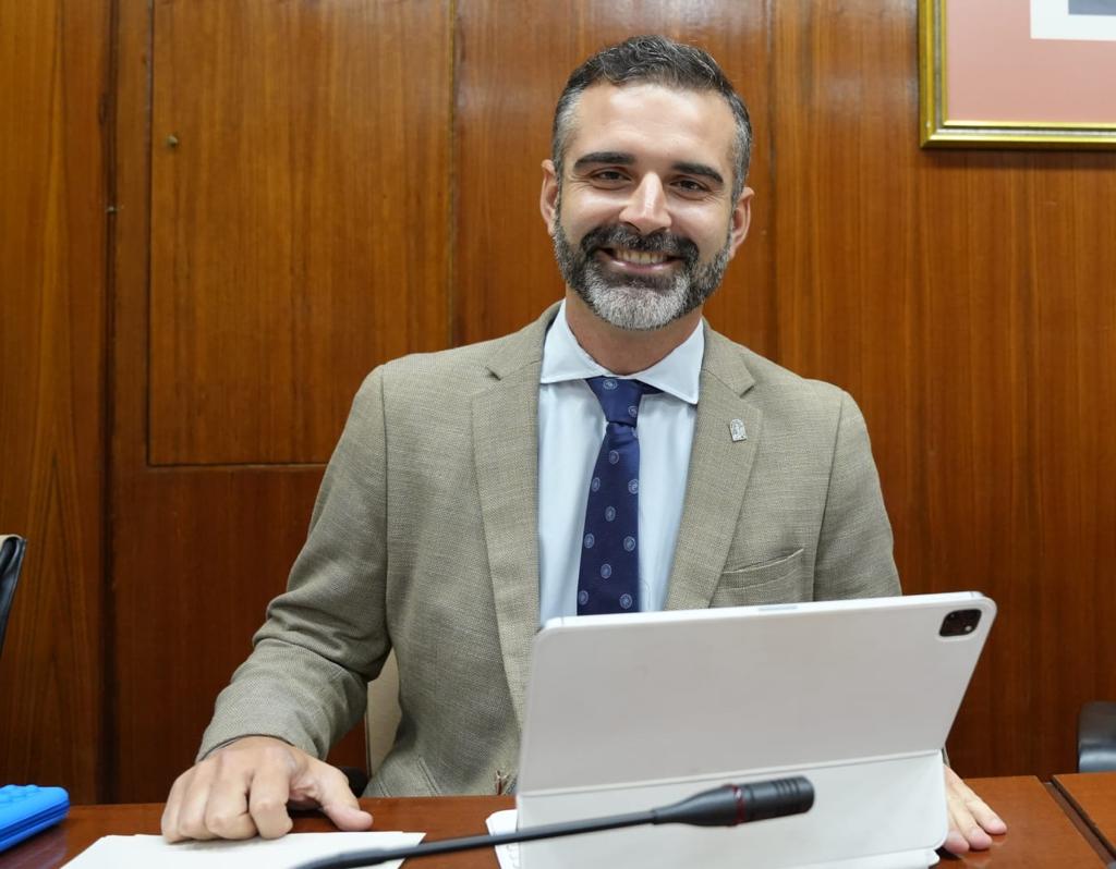 Ramón Fernández-Pacheco, durante la Comisión de Sostenibilidad en el Parlamento de Andalucía.