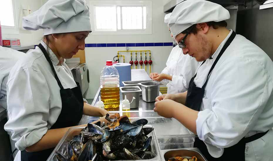 Alumnos de la Escuela de Hostelería La Fonda en Benalmádena.