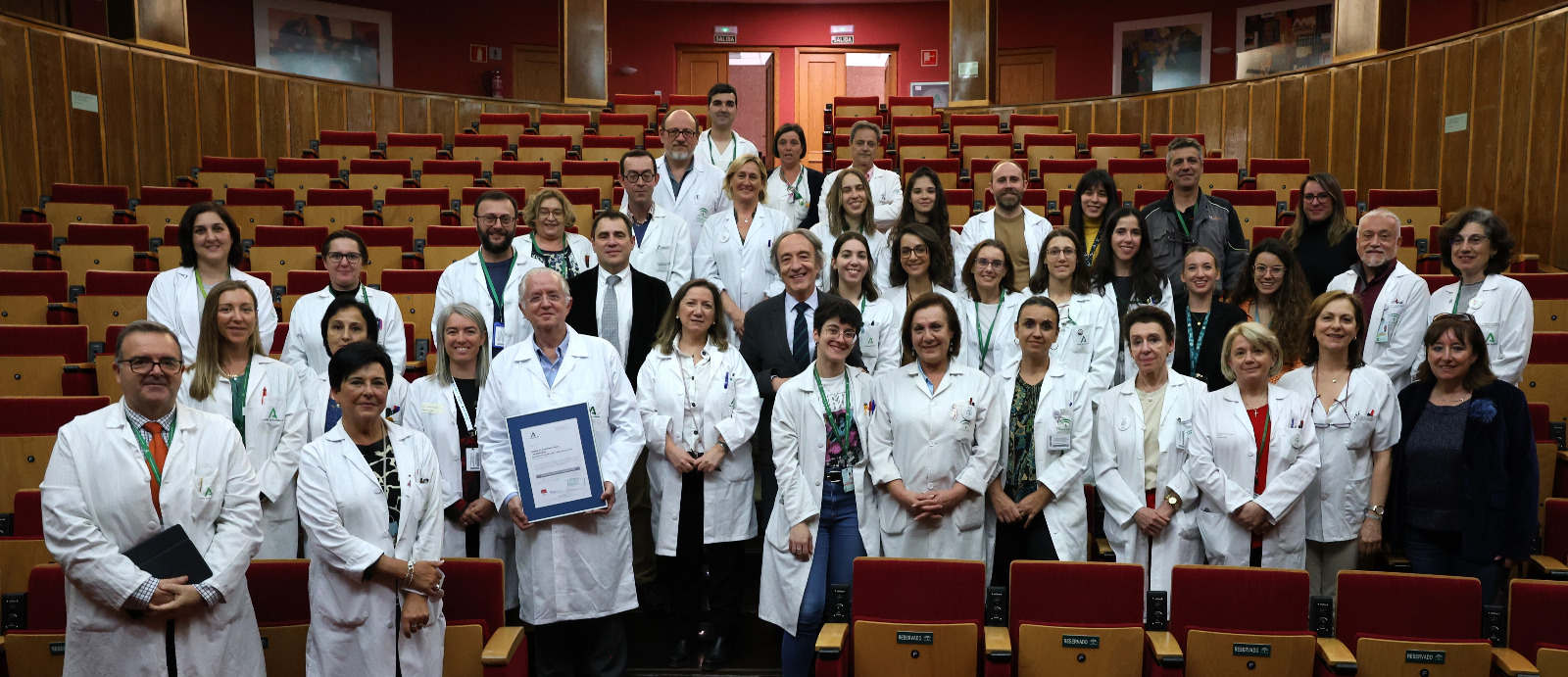 Entrega de certificación de calidad a la UGC Laboratorios del HU Virgen de las Nieves_040424