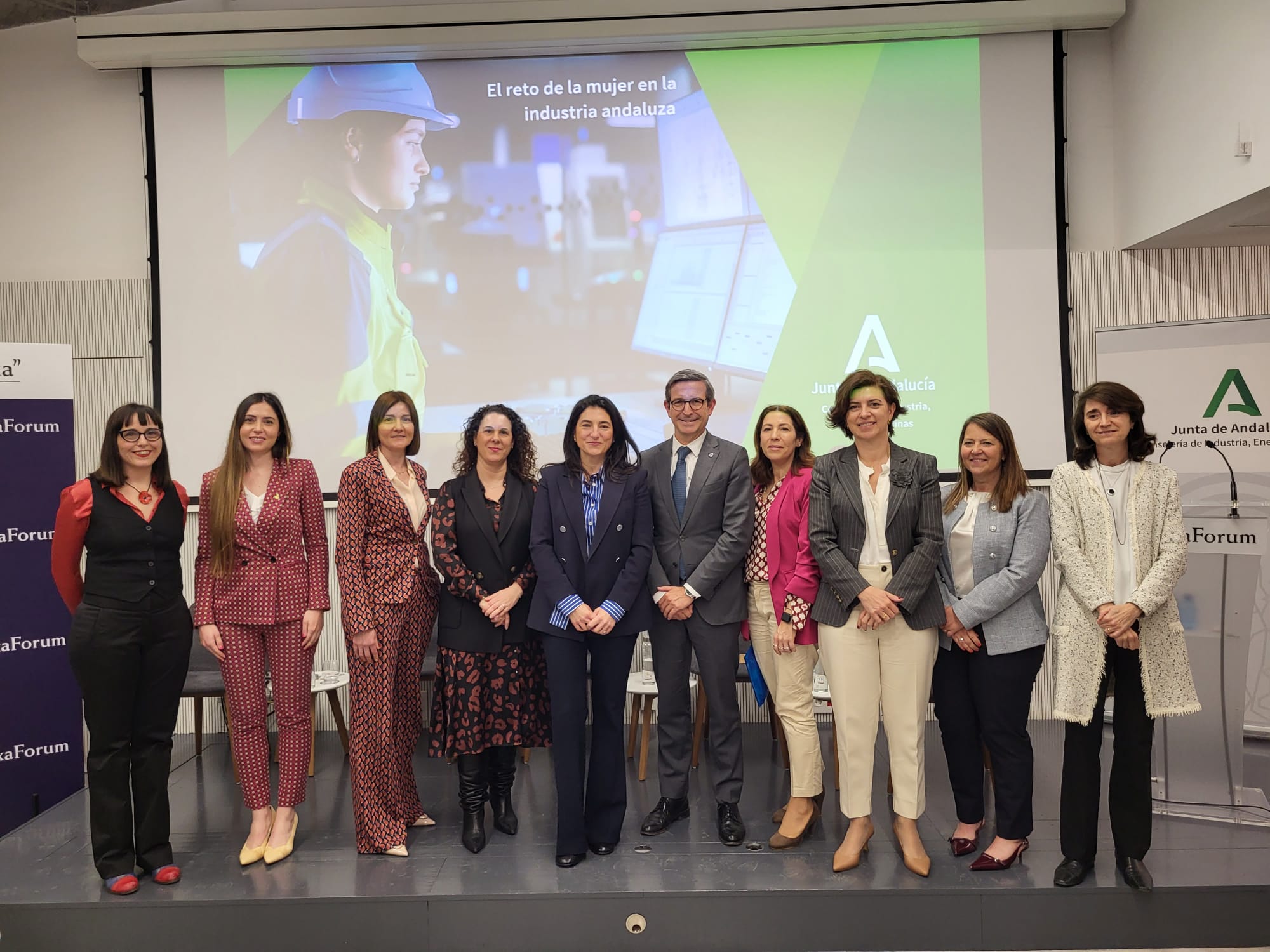 El consejero de Industria, Energía y Minas, Jorge Paradela, ha clausurado las jornadas 'El reto de la mujer en la industria andaluza' organizadas por su Consejería.