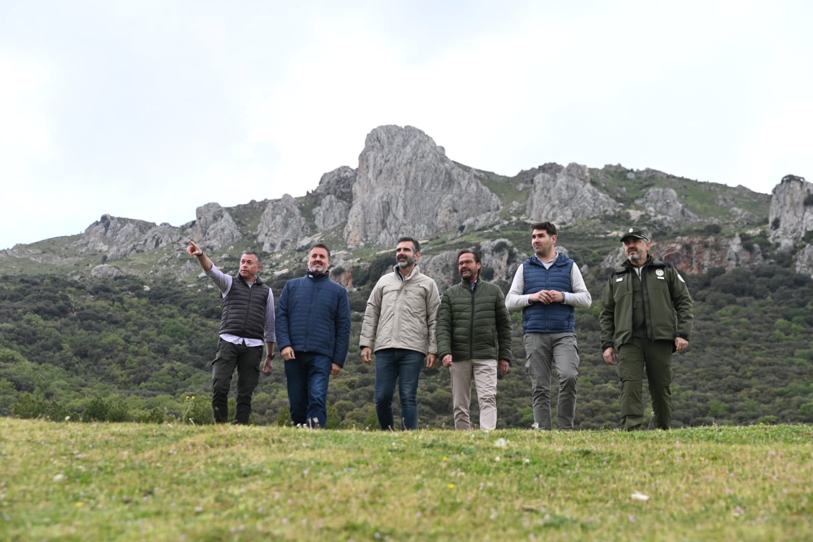 El Consejero visita equipamientos de Uso público Sierra de Huétor