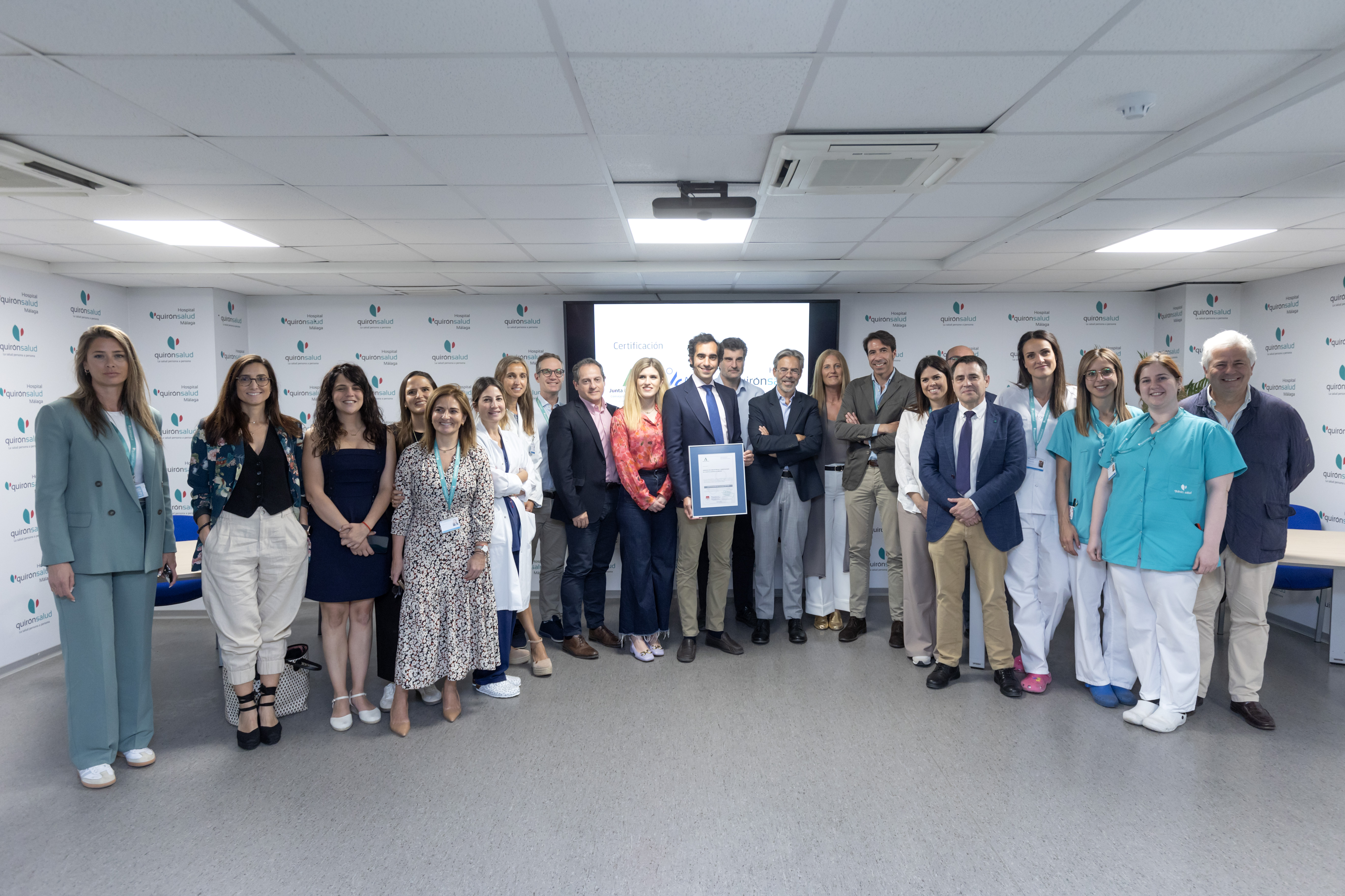 Entrega de certificación de calidad al Servicio de Obstetricia y Ginecología del Hospital Quirónsalud Málaga