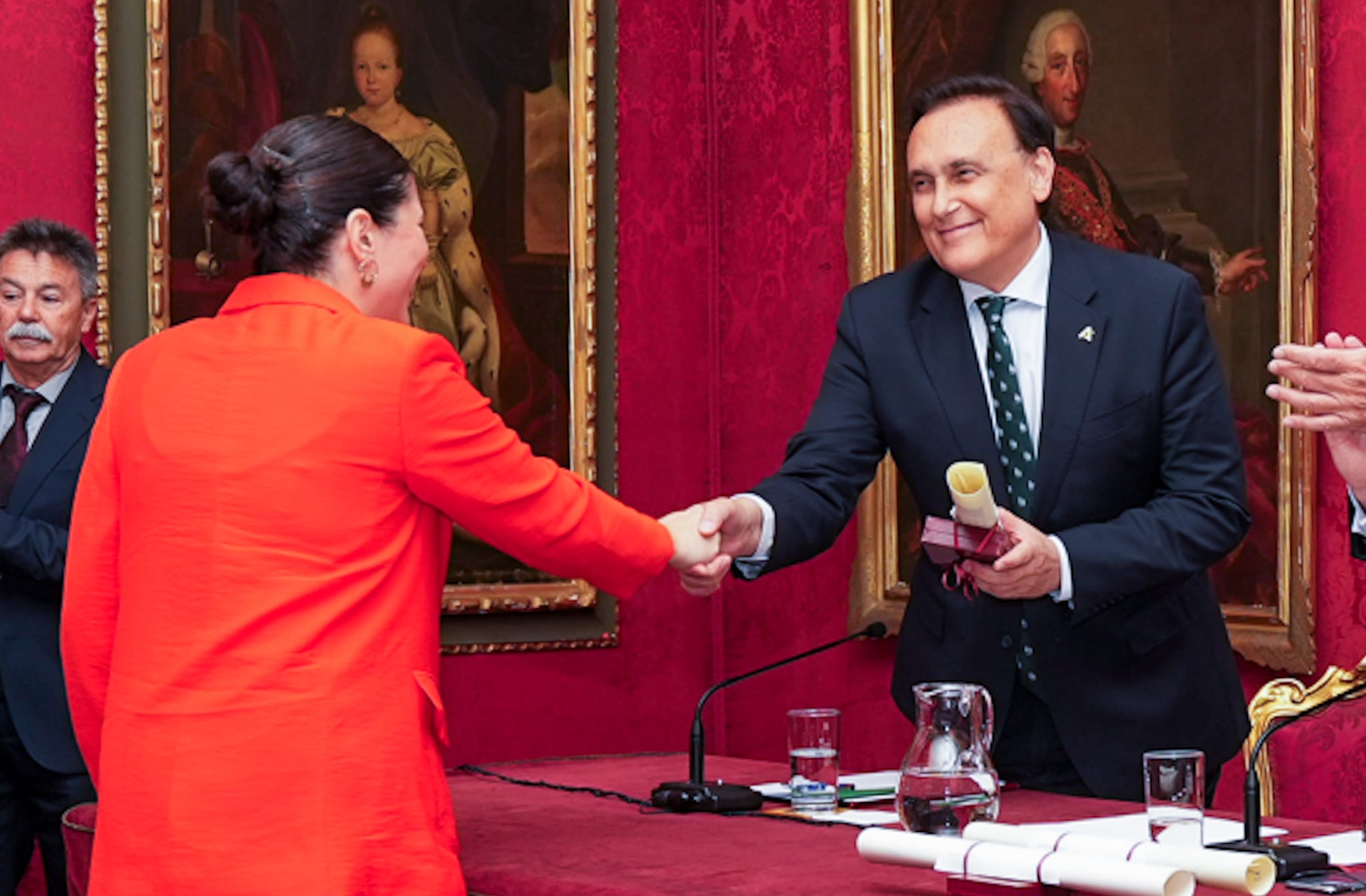 Villamandos durante la entrega de los Premios de Investigación de la Real Maestranza de Caballería de Sevilla