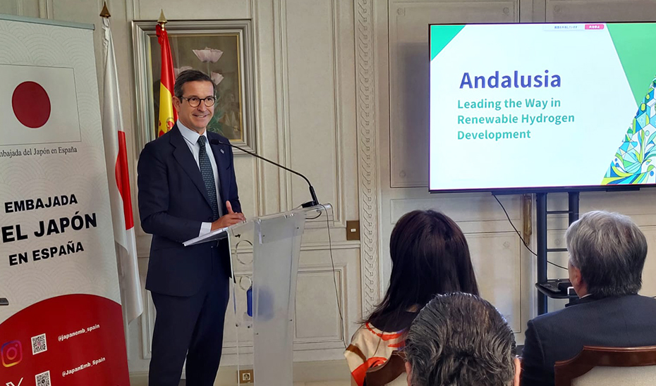 El consejero de Industria, Energía y Minas, Jorge Paradela, durante su intervención ante una delegación de empresas japonesas en la residencia del embajador de Japón en Madrid.