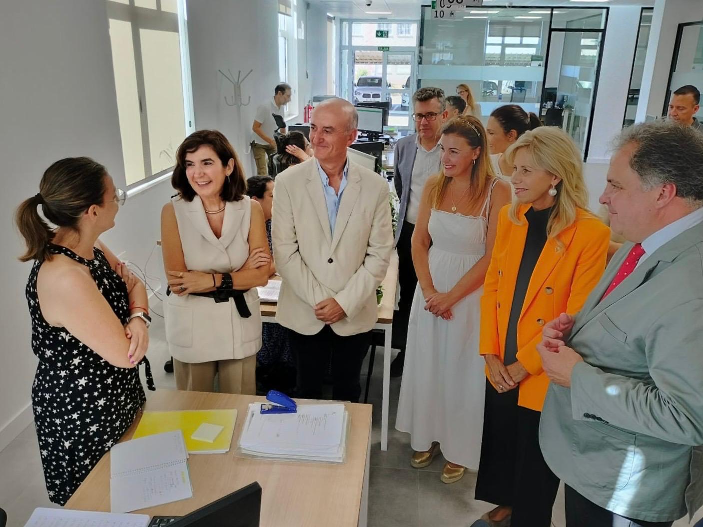 Rocío Blanco visita la nueva oficina del SAE de Lepe