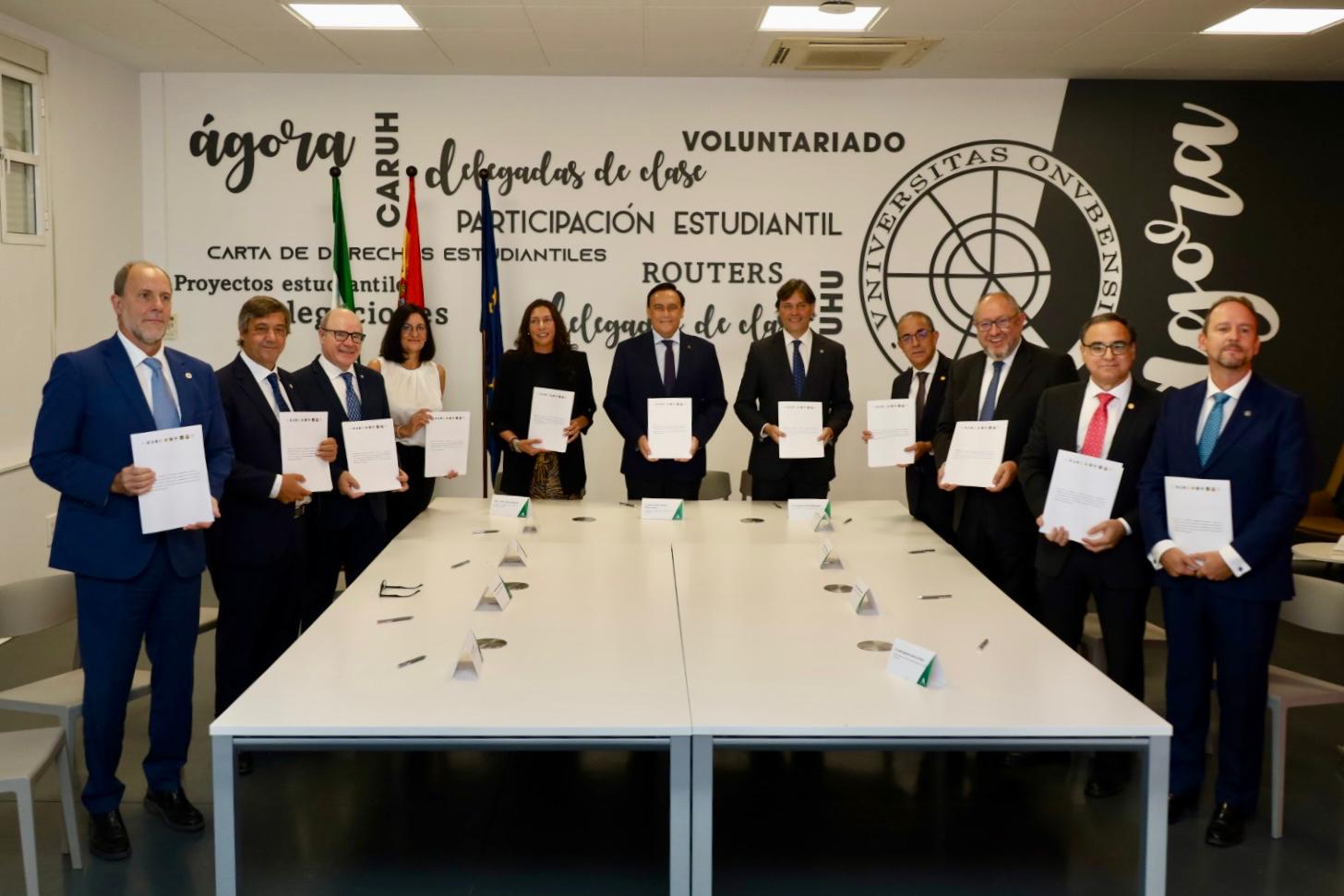 Firma convenio discapacidad universidades