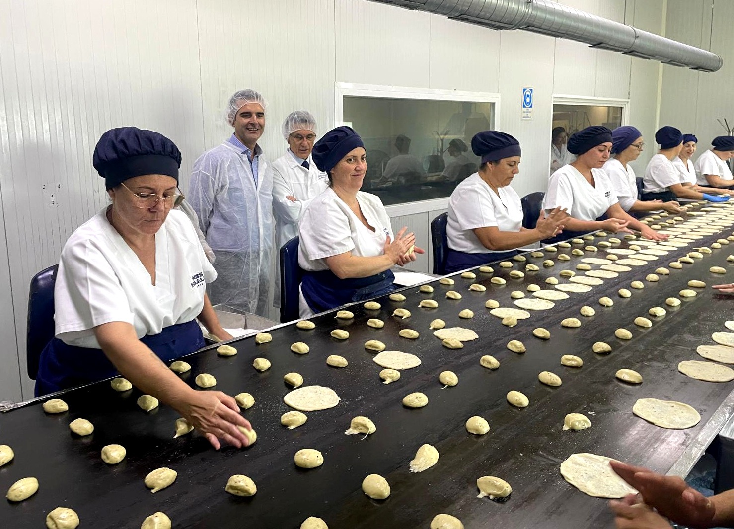 Fernández-Pacheco visita la fábrica de Inés Rosales