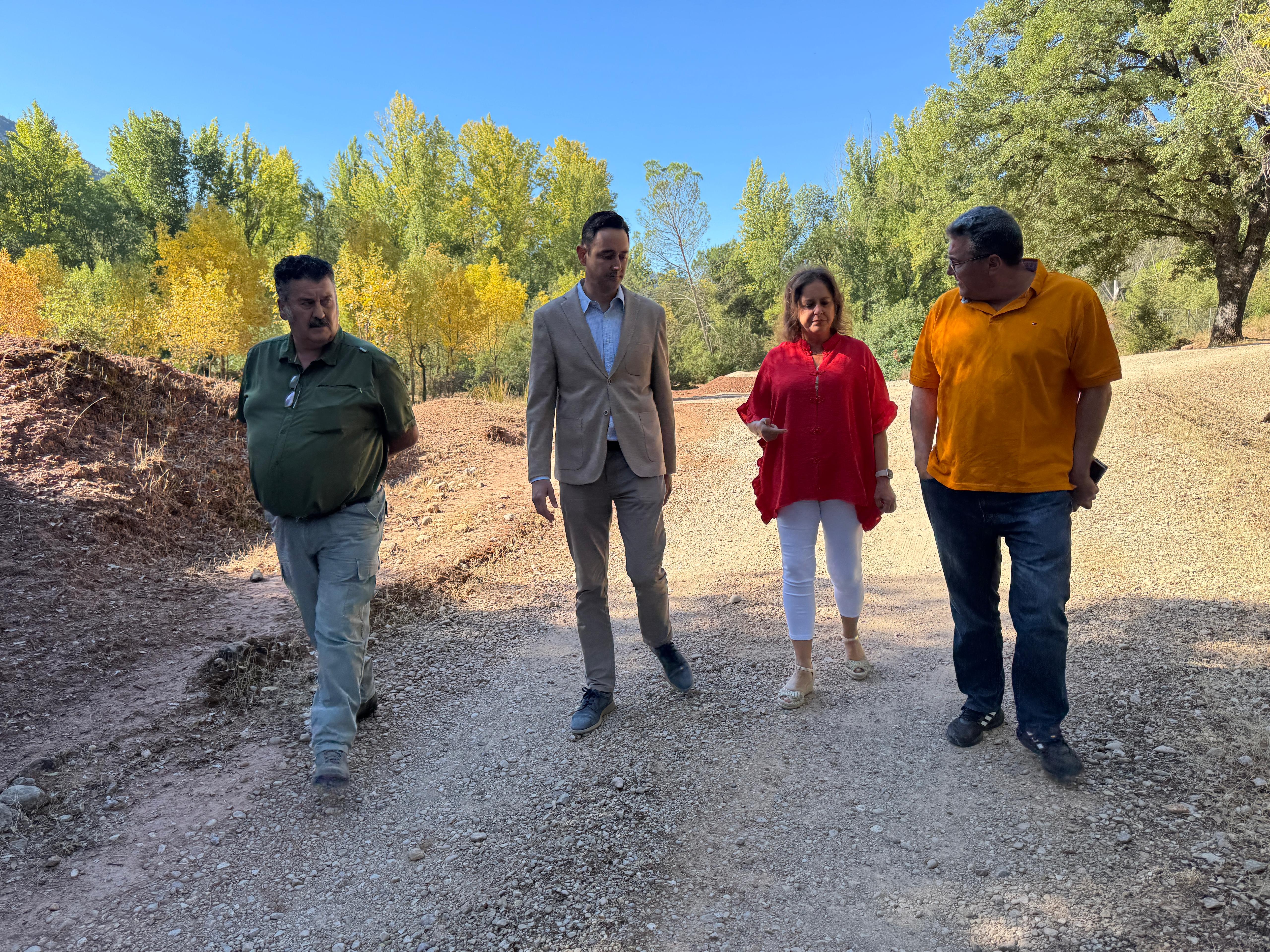 Catalina García, en la visita a la balsa de evapotranspiración.