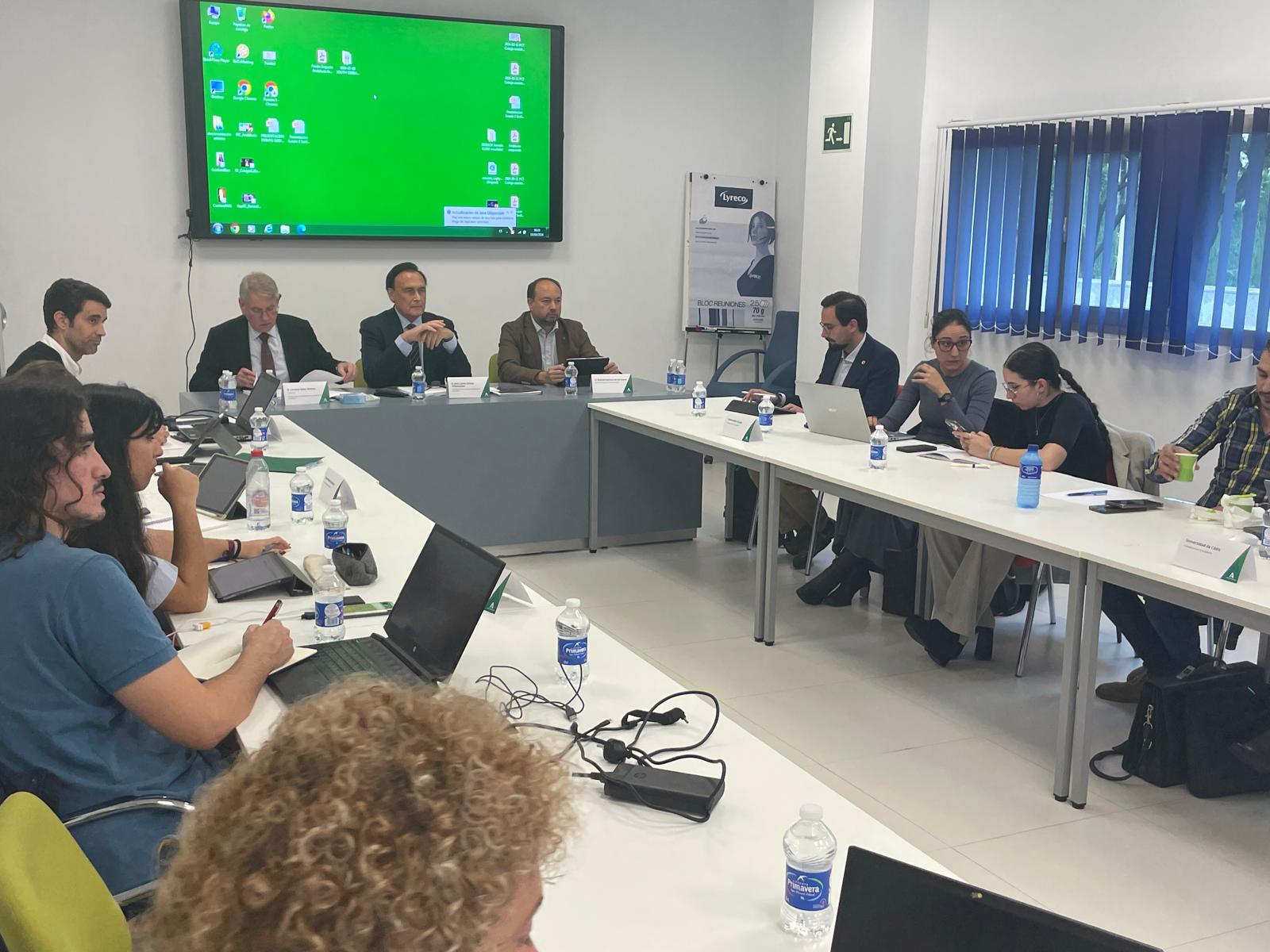 Villamandos durante la reunión con los estudiantes universitarios