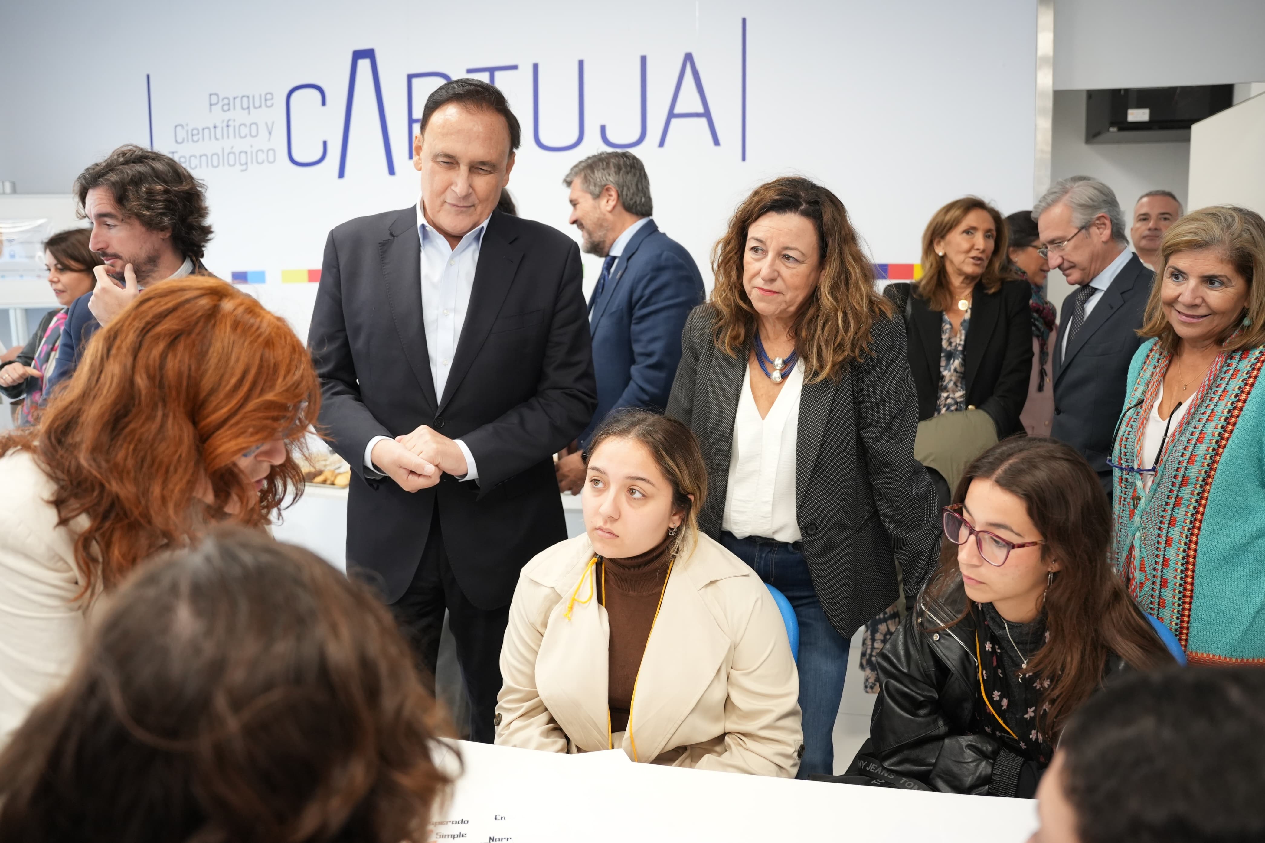 Villamandos y Castillo durante la inauguración del Hackathon de Andalucía Emprende en Los Viveros