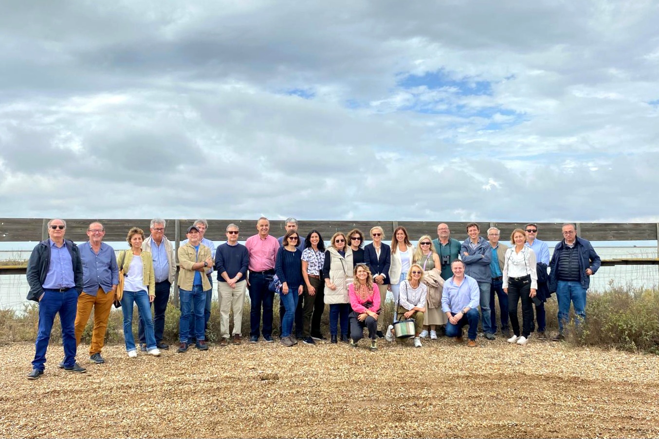 Foto de familia de los asistentes en Veta la Palma.