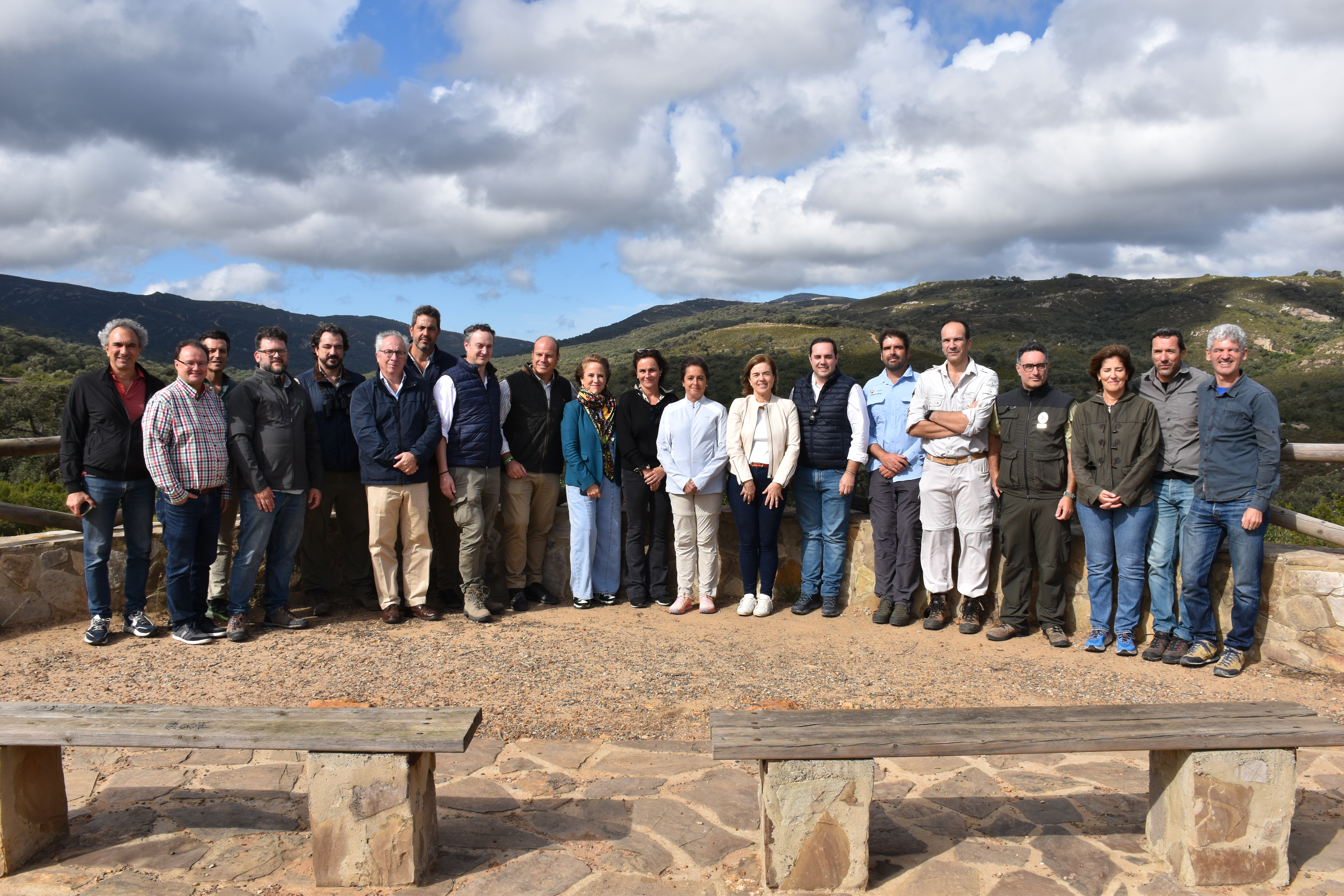 Foto de familia durante la visita al Parque Natural de Los Alcornocales.