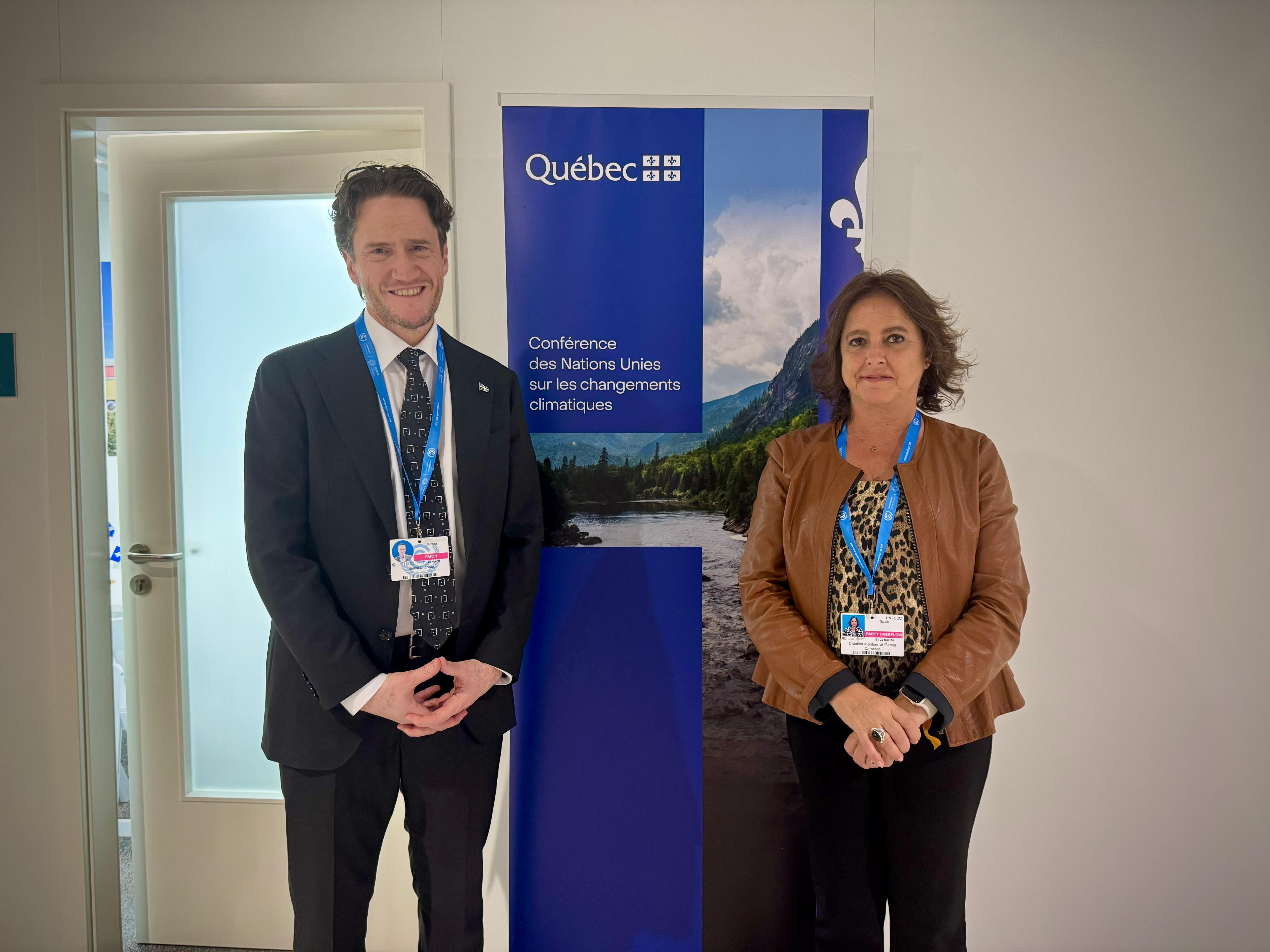 Catalina García y el ministro de Medio Ambiente y Cambio Climático de la Región de Quebec, en la COP29.