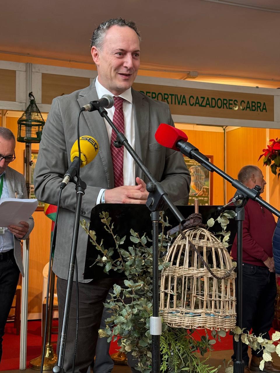 El director general de Política Forestal y Biodiversidad, Juan Ramón Pérez Valenzuela, en la Feria de la Perdiz con Reclamo de Cabra.