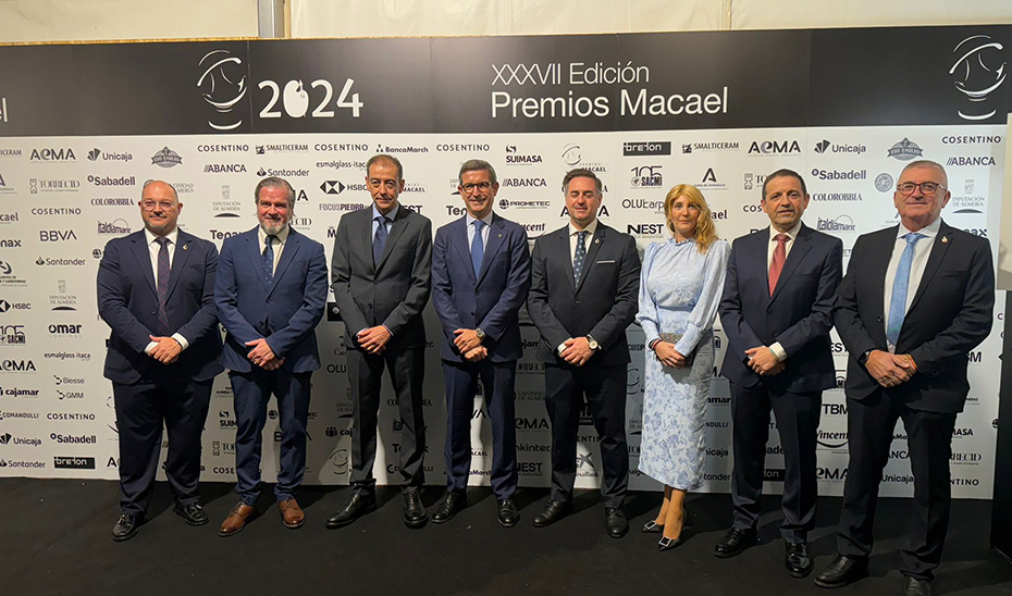 El consejero de Industria, Energía y Minas, Jorge Paradela, en la entrega de los Premios Macael.