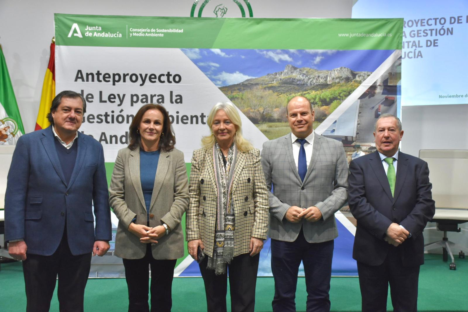 La secretaria general de Medio Ambiente y Cambio Climático presenta el Anteproyecto de la LEGAM en Cádiz.