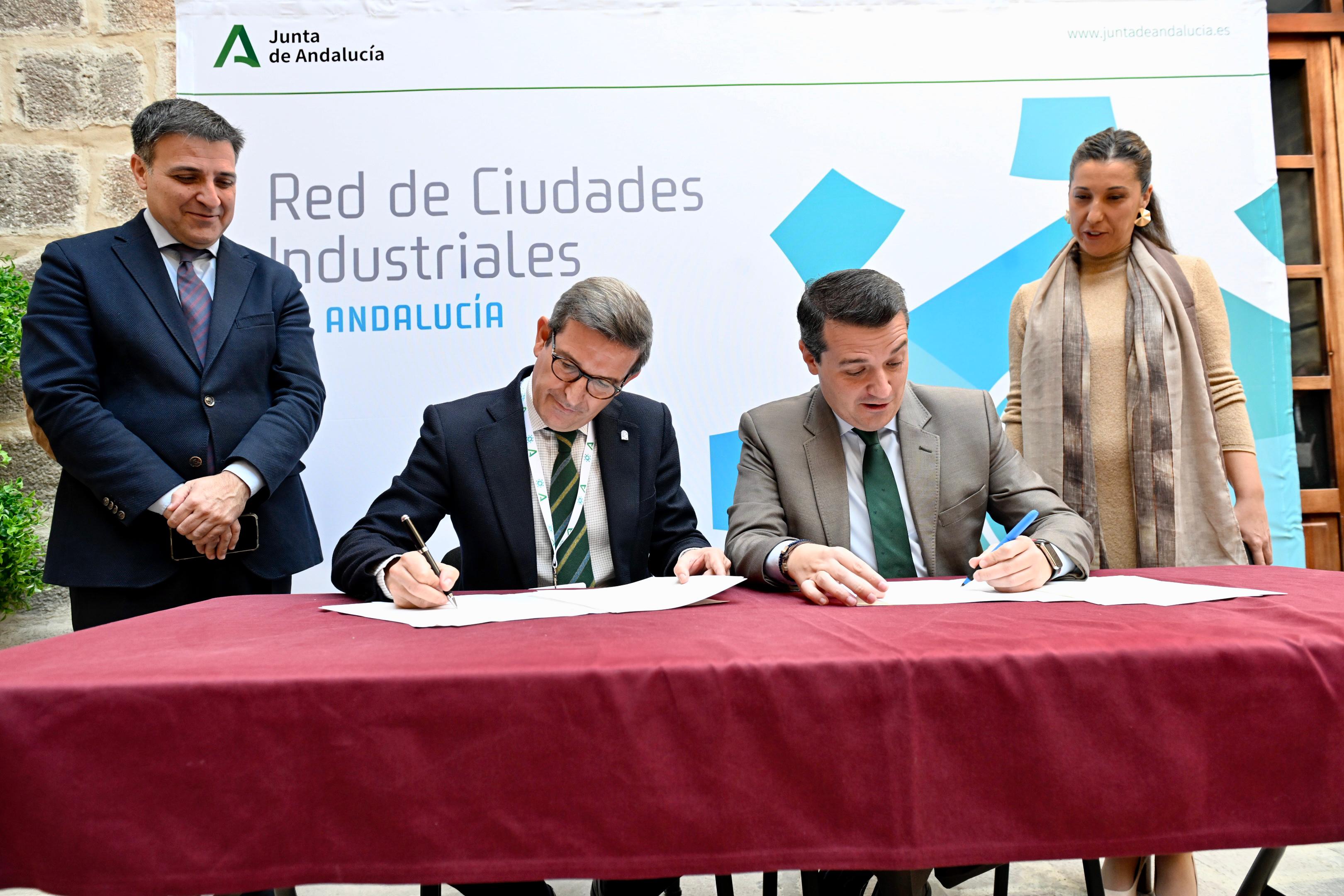 La Junta firma con la FAMP un protocolo para fomentar el desarrollo de industria en Andalucía.