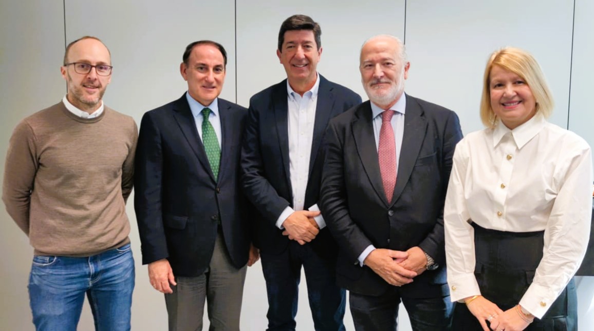 Juan Marín junto a otros participantes en la inauguración del Congreso de UGT-A