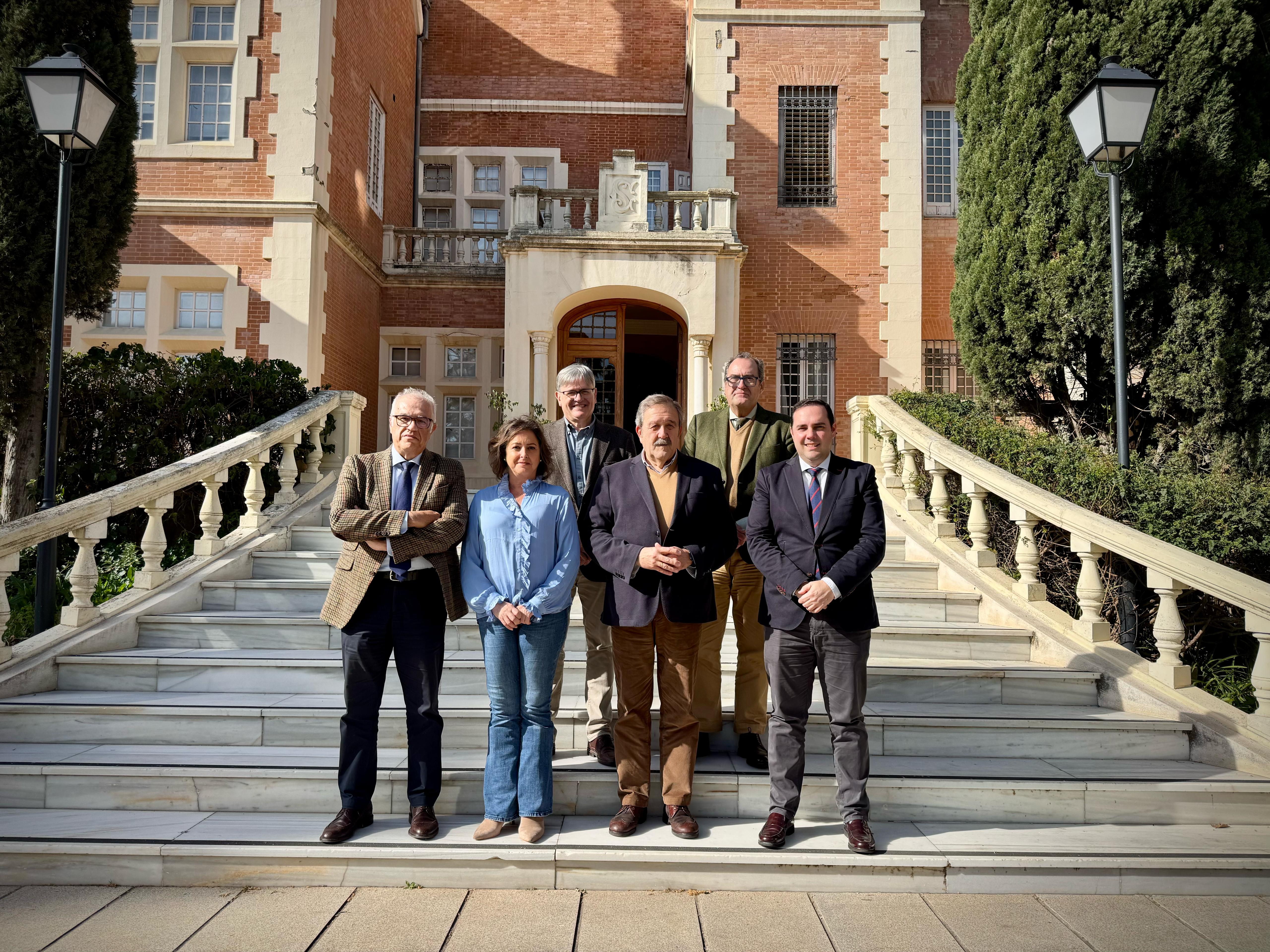 La consejera ha destacado la relevancia de la profesión veterinaria en la protección del medio natural.