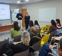 El director del IAJ con los jóvenes participantes del proyecto 'Divercity'