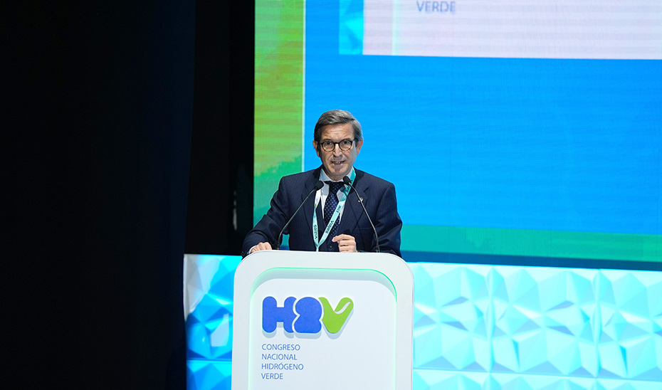 El consejero de Industria, Energía y Minas, Jorge Paradela, durante su intervención en el acto inaugural del II Congreso Nacional de Hidrógeno Verde, que se celebra en Huelva.