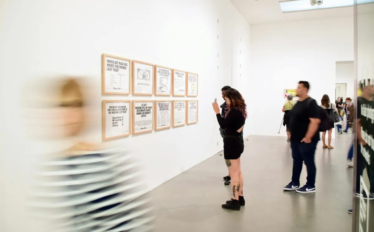 Visitantes de una exposición