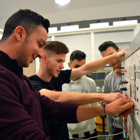 Jóvenes en el aula de formación