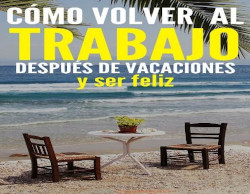 Playa con sillas y mesa vacia. 'Cómo volver al trabajo después de vacaciones y ser feliz'