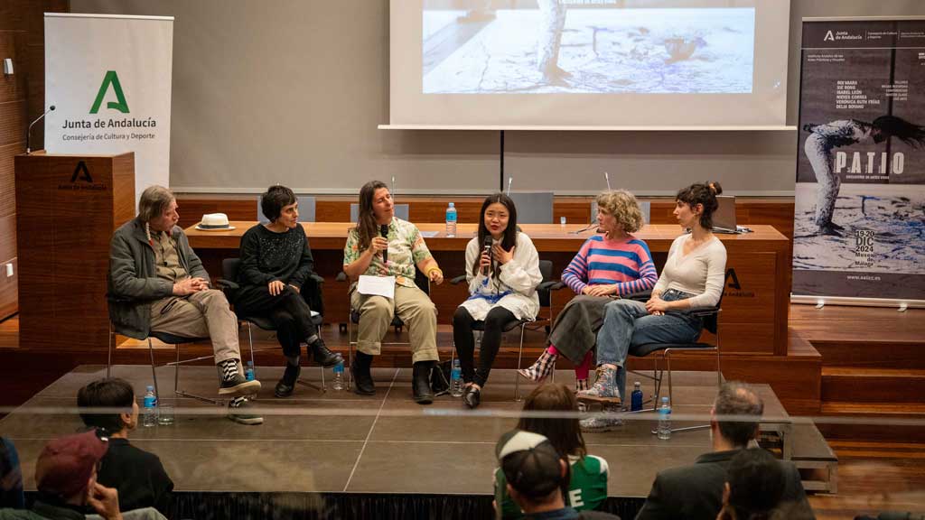 Coloquio moderado por María Bueno
